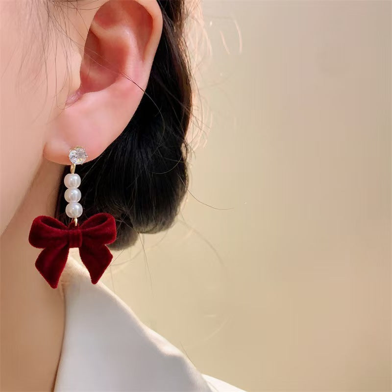Red Velvet Women's Pearl Bow Earrings
