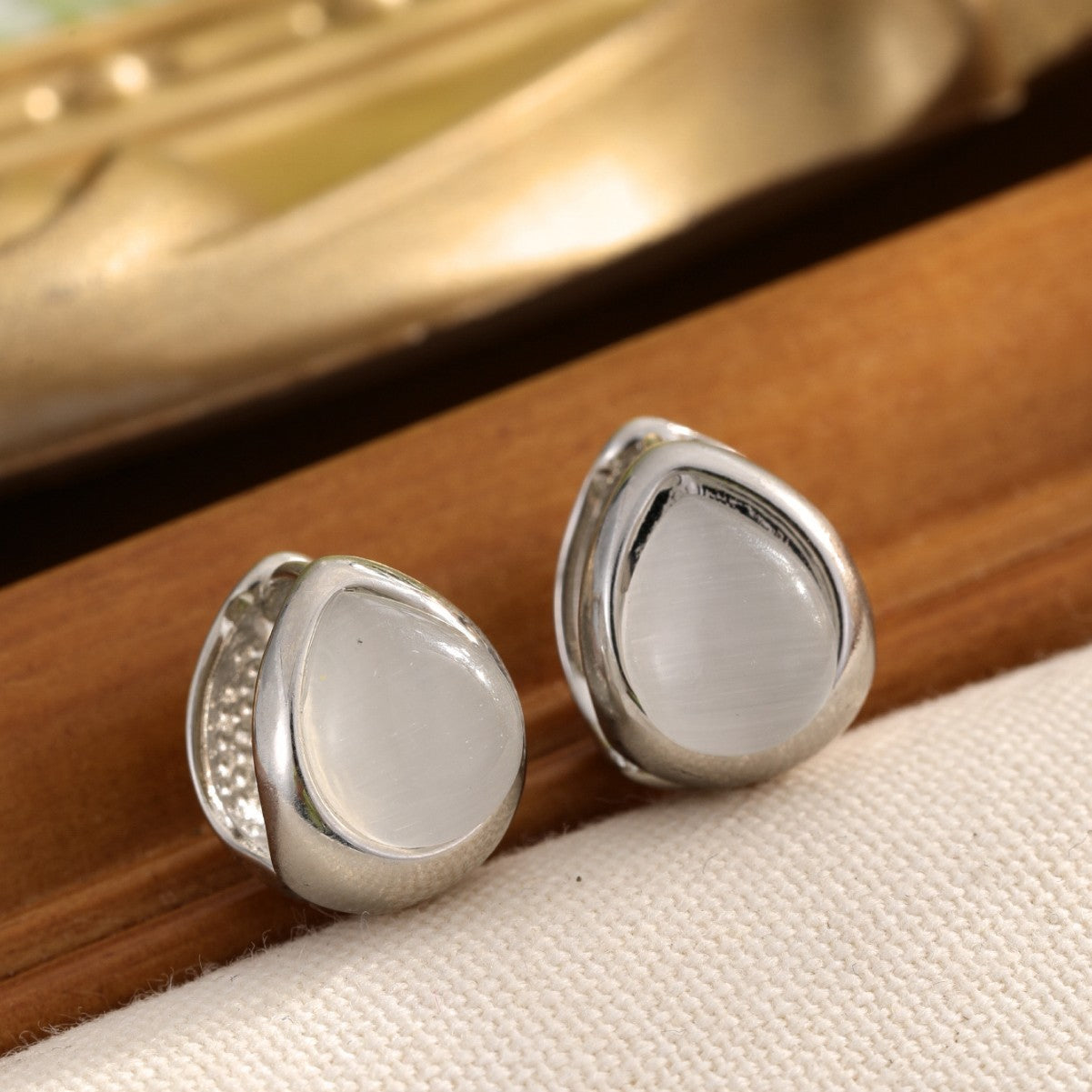 Cat's Eye Stone Water Drip Ear Buckle Female Niche Retro Luxury High End Earrings