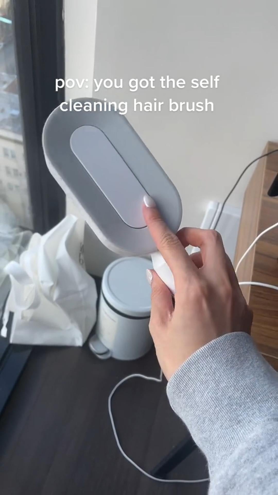 Self-Cleaning Anti-Static Scalp Massage Hairbrush - bristles close-up